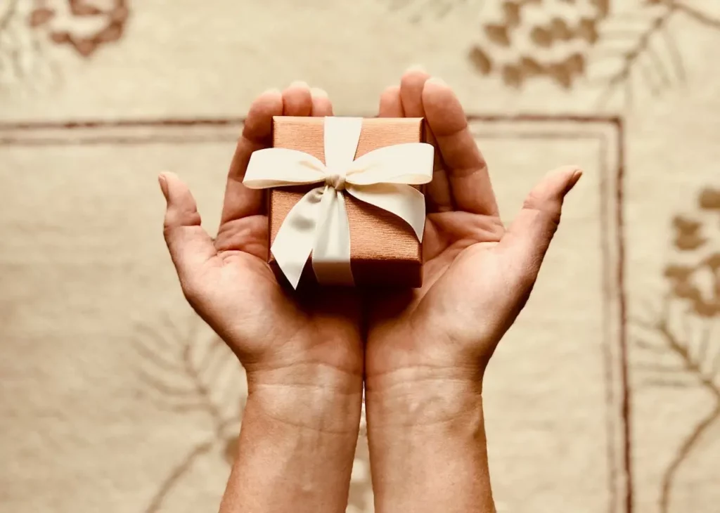 From your first email to your closing gift—make every step feel like your brand.