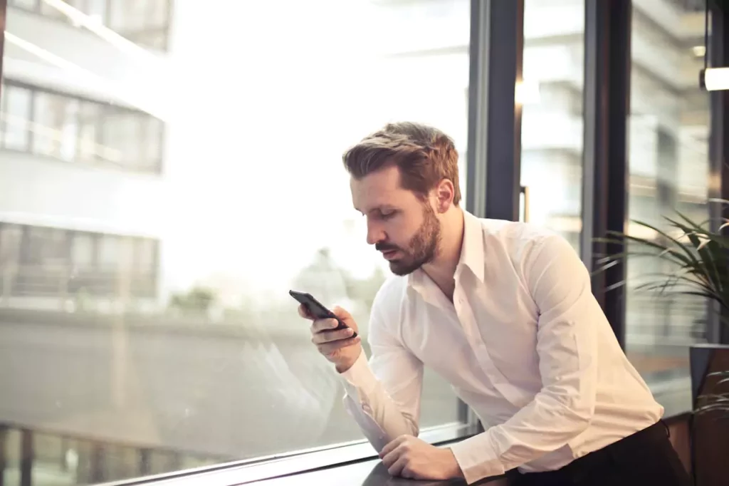 Summer homebuyers are out and about—meet them where they are with casual, mobile outreach.