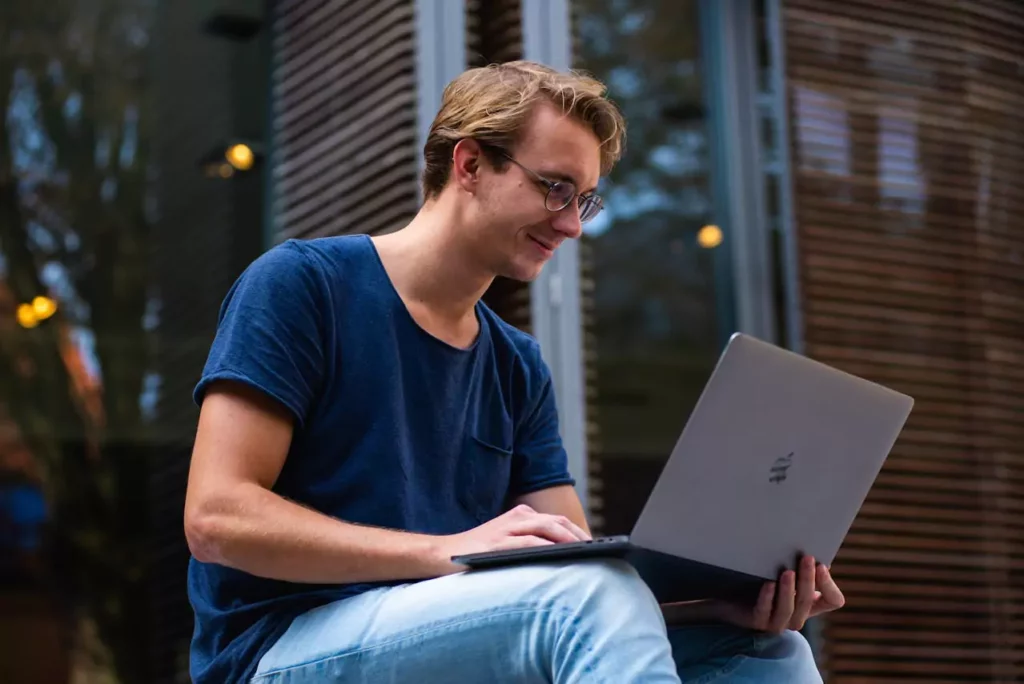 Automate your follow-up—and stay top of mind for life.