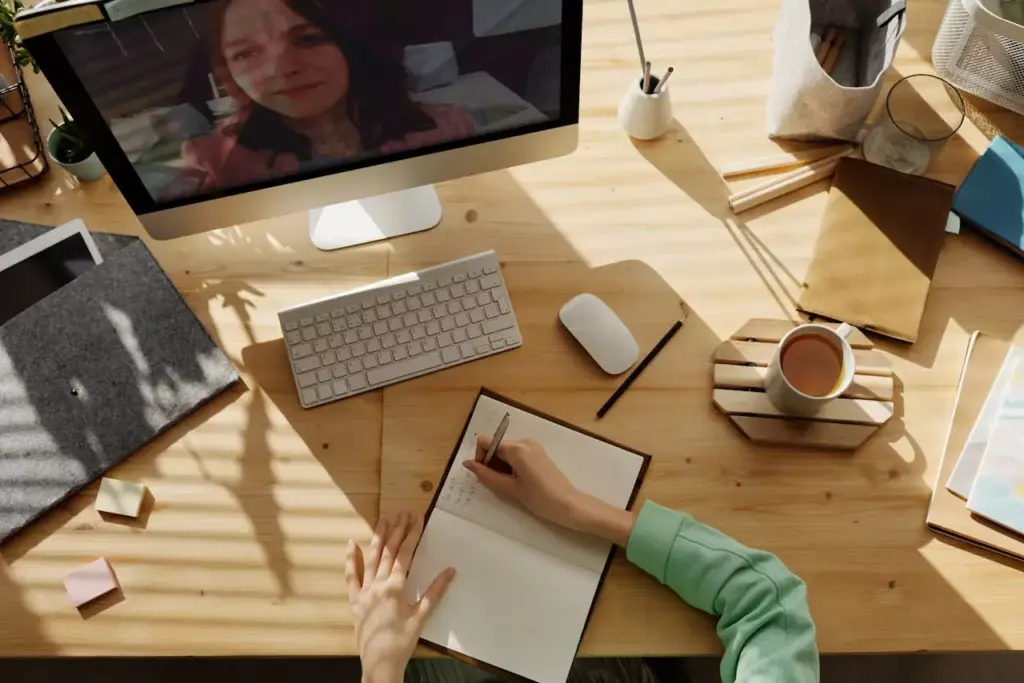 Make it easy (and comfortable) for clients to come back into the conversation.