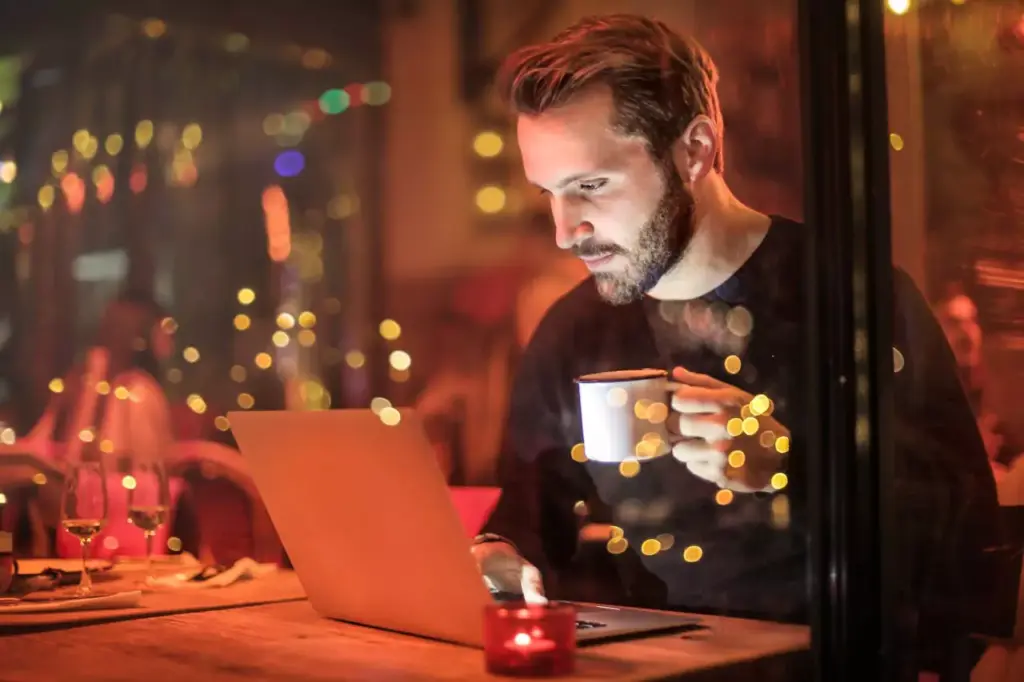 Fall and holiday content keeps you relevant and approachable.
