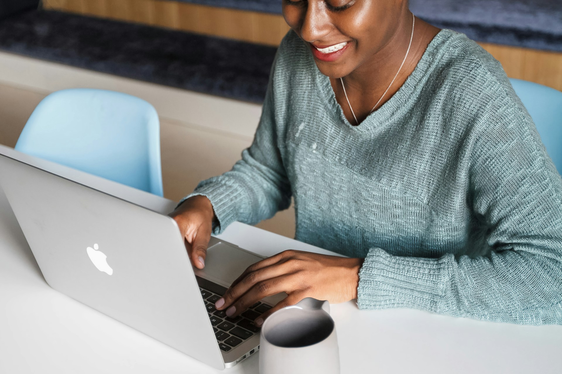 woman working at computer - Ollin Reach