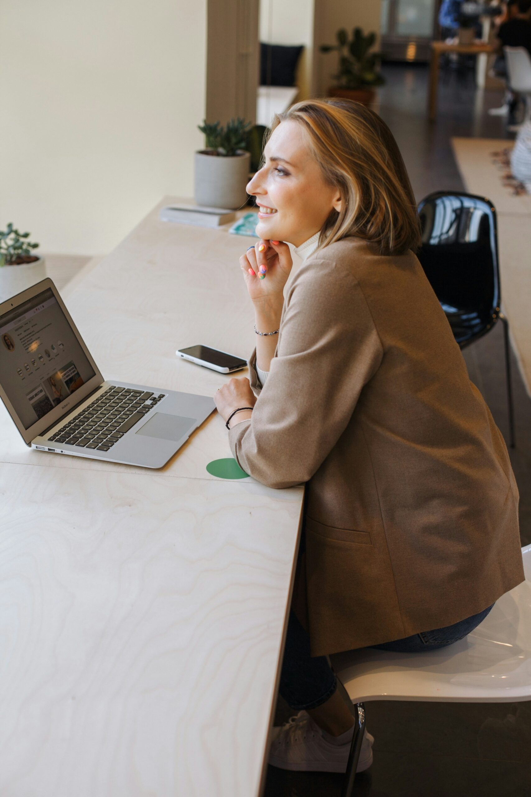 woman working at desk - Ollin Reach